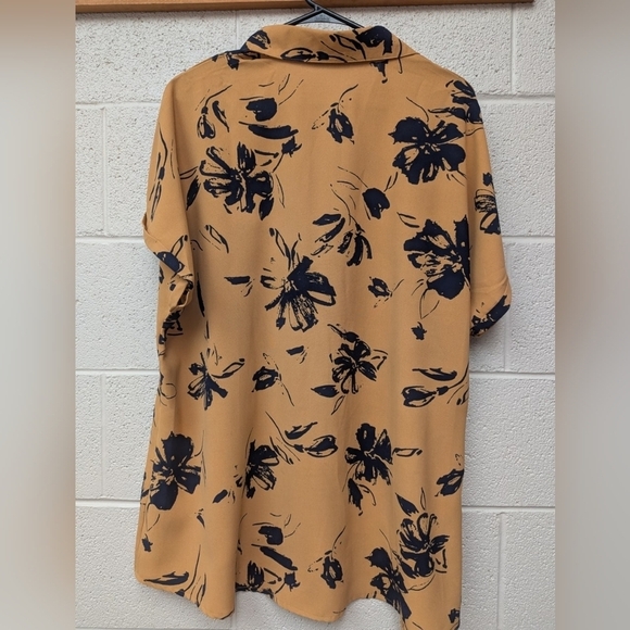 Creation XXL plus sized button down blouse in golden yellow and navy - Picture 3 of 12